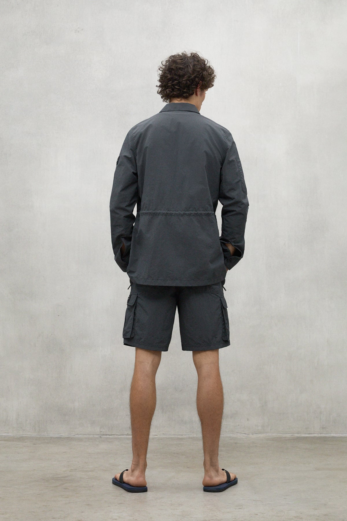 CHAQUETA KAMET GRIS OSCURO