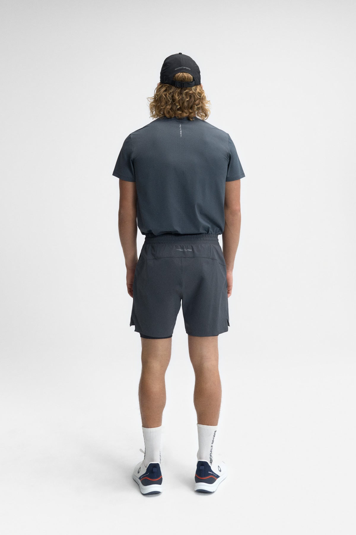 ATHENS PERFORMANCE KURZE HERREN-HOSE GRAU